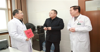 市卫健委领导春节前走访慰问天水市二院老党员和困难党员